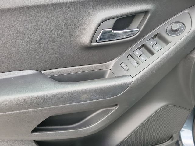 Certified 2022 Chevrolet Trax LT w/ LT Convenience Package image 20