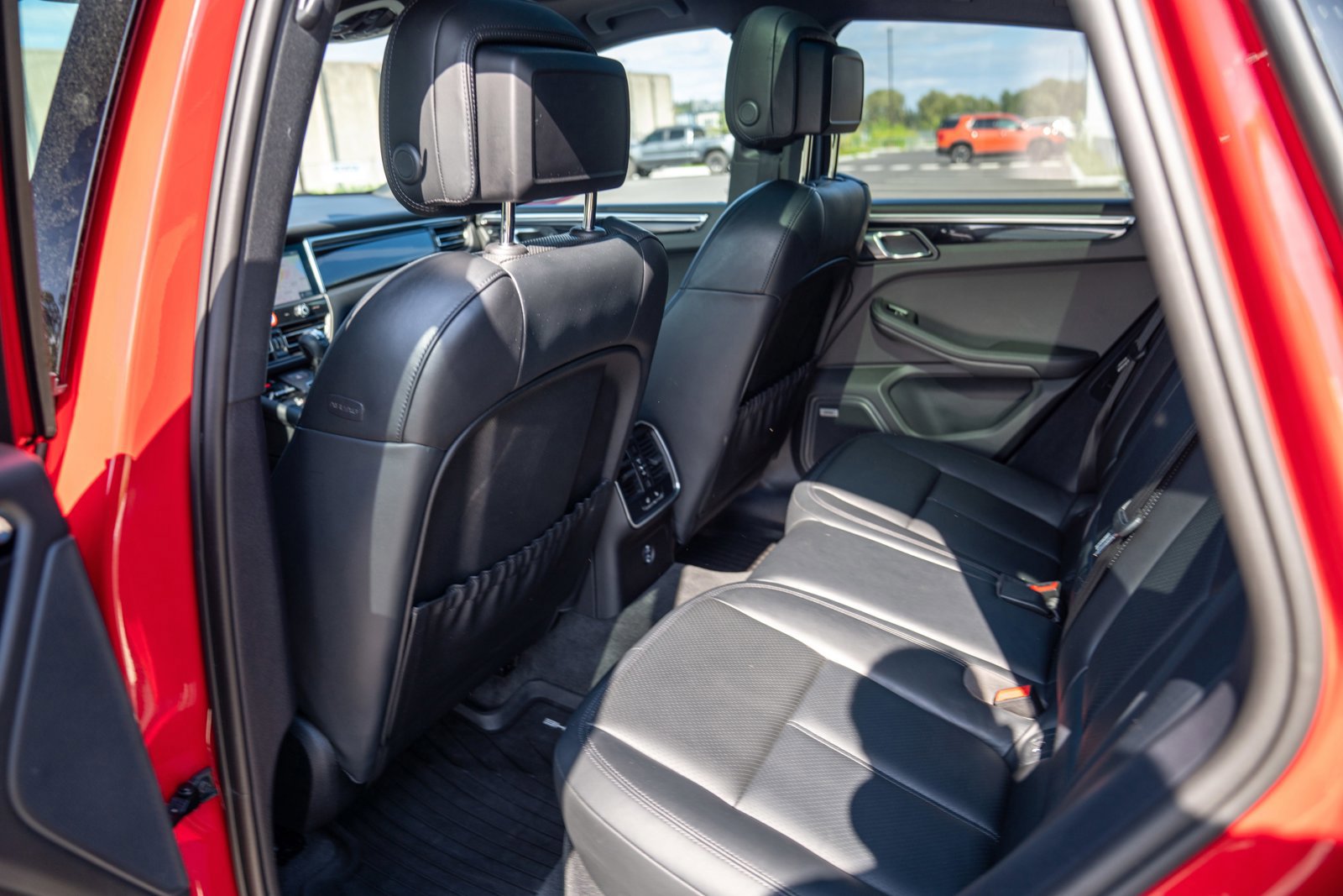 Certified 2023 Porsche Macan AWD/4WD image 23