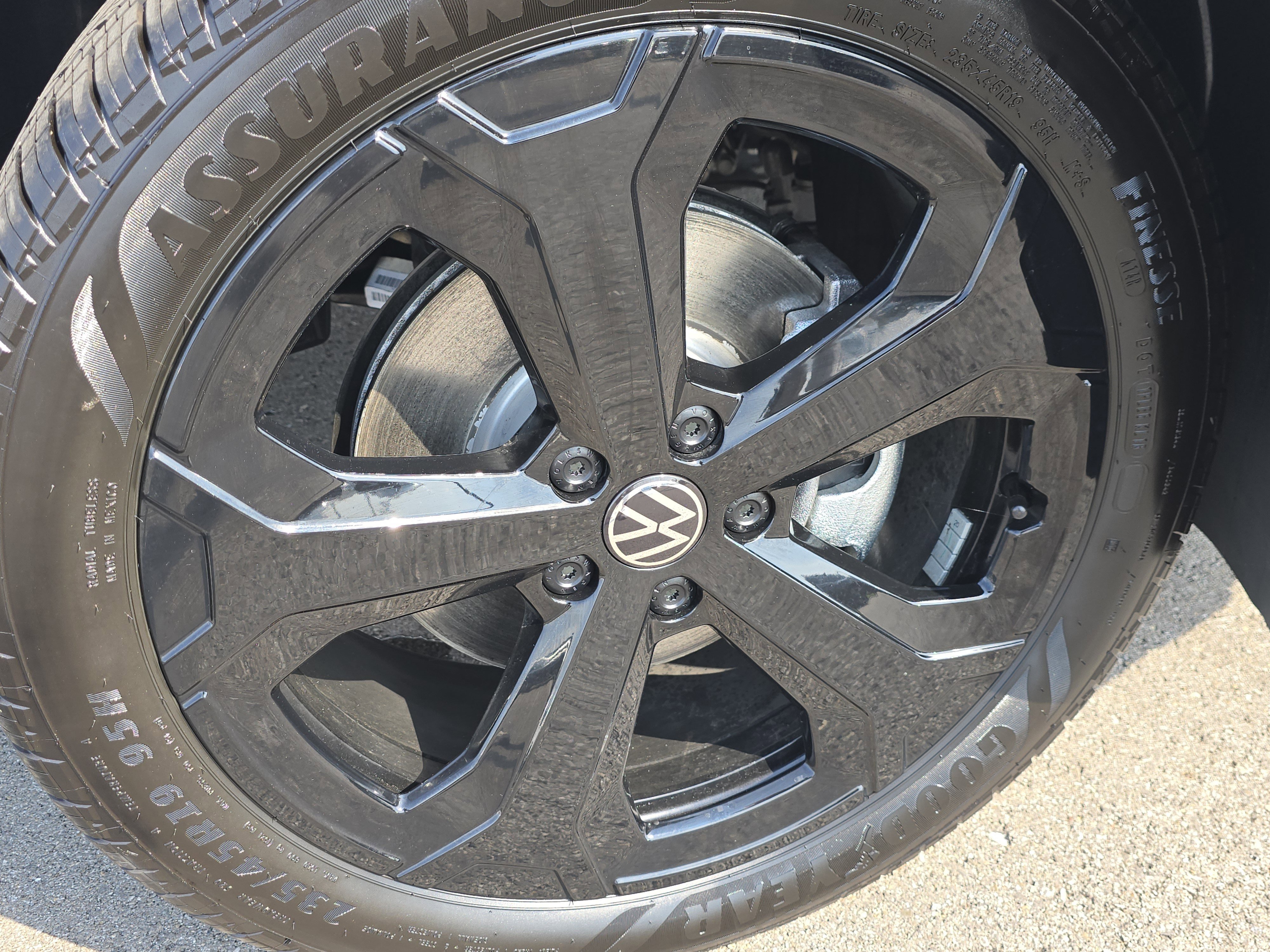 New 2025 Volkswagen Taos SEL image 19