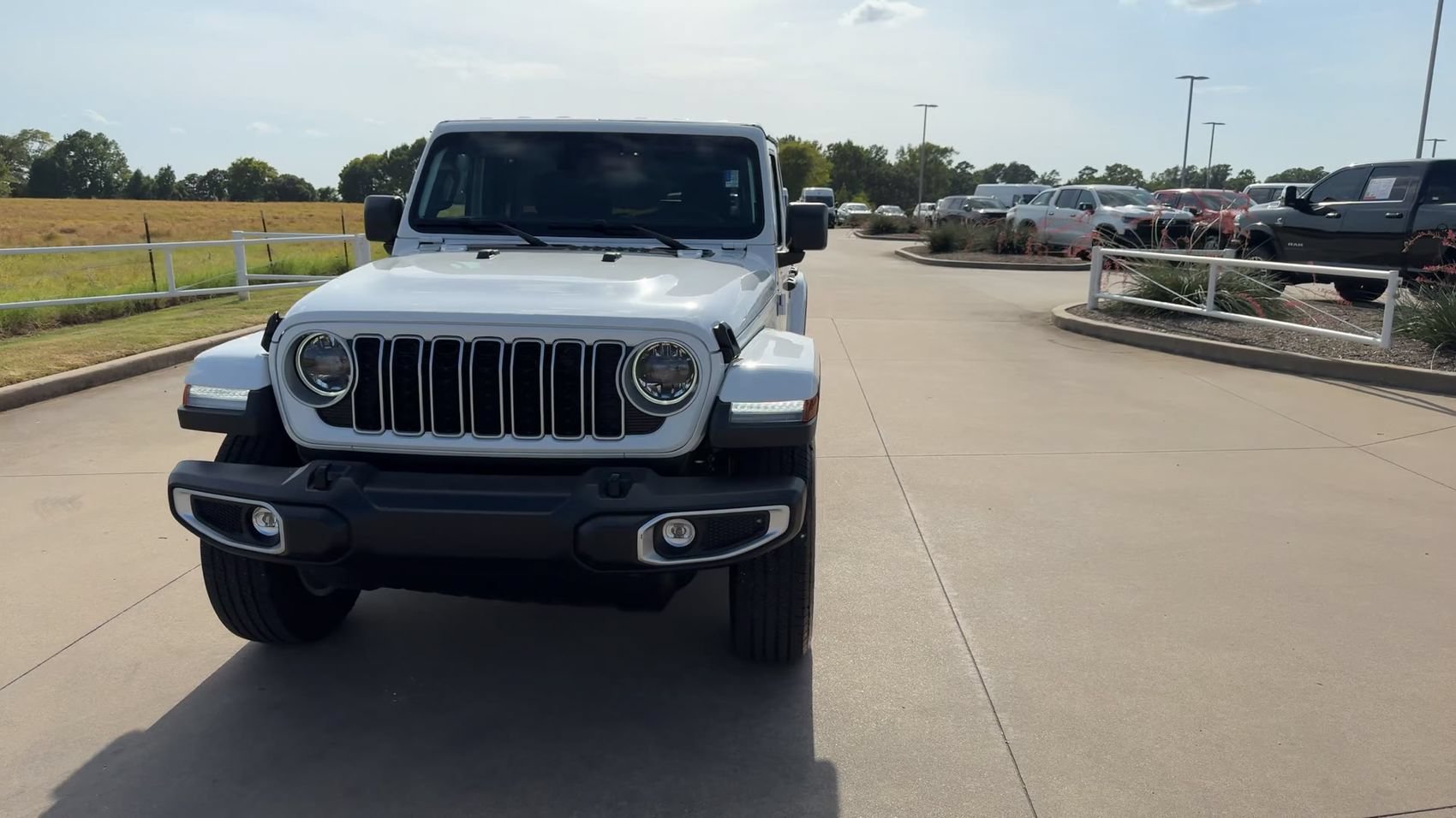 Used 2026 Jeep Wrangler Unlimited Sahara AWD/4WD image 4