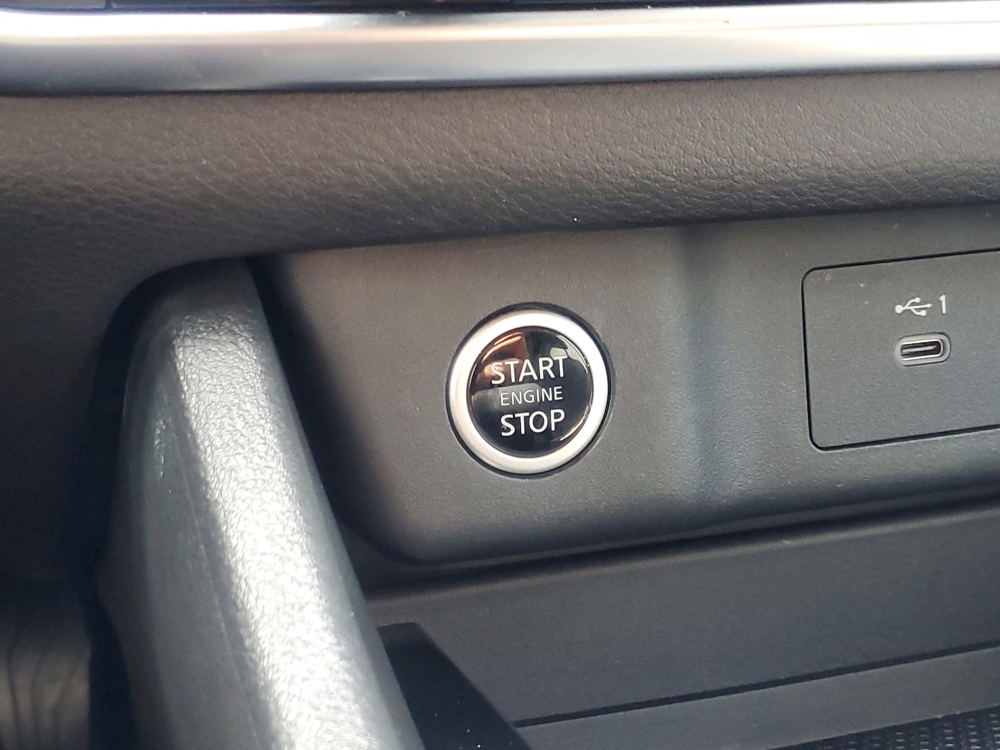 Used 2023 Nissan Rogue SV FWD image 30