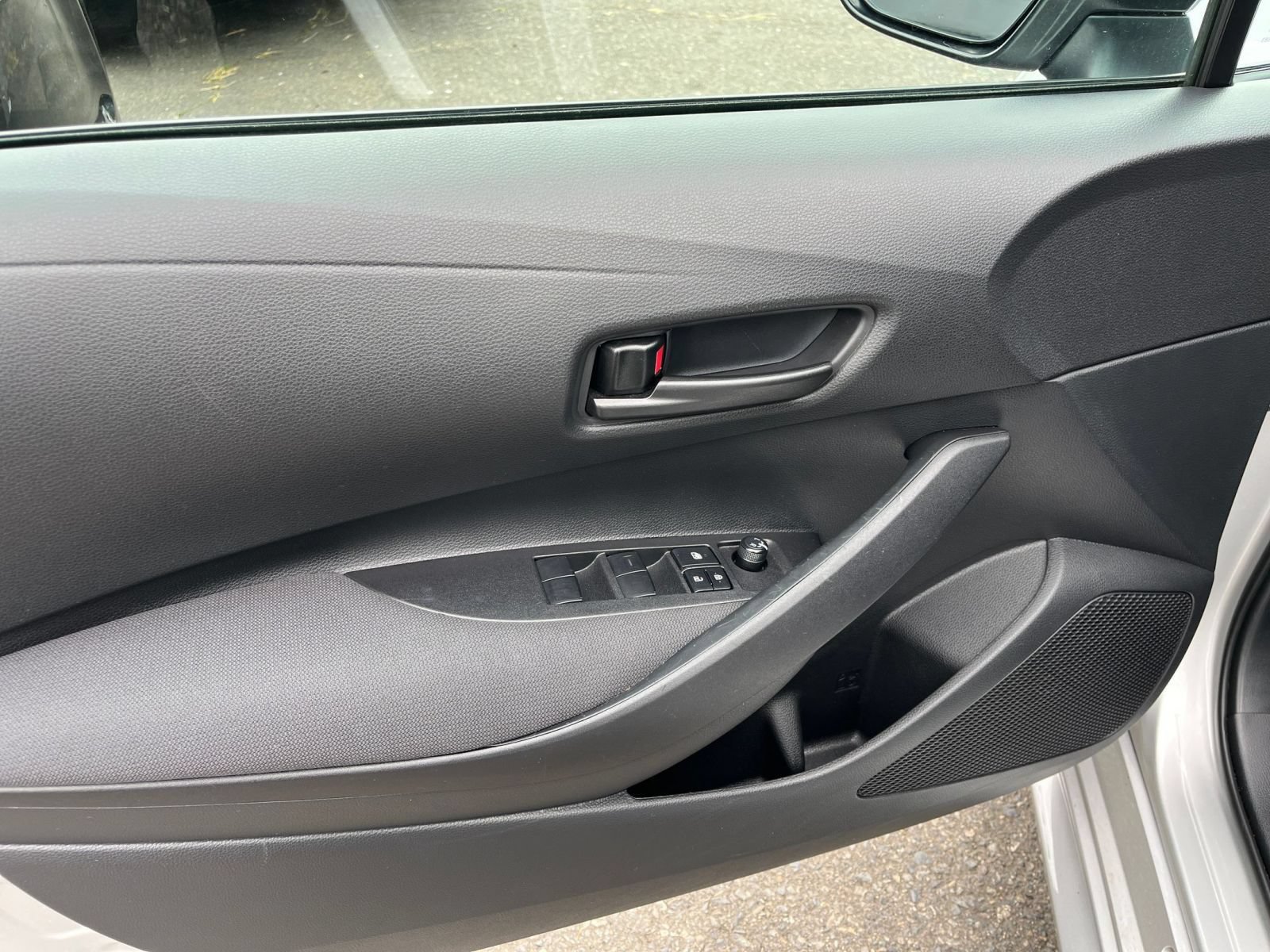 Used 2025 Toyota Corolla LE FWD image 18