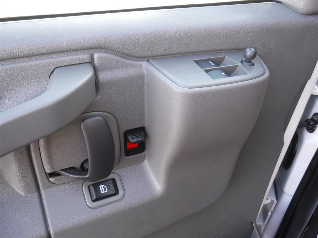 Used 2020 Chevrolet Express 3500 LS image 16