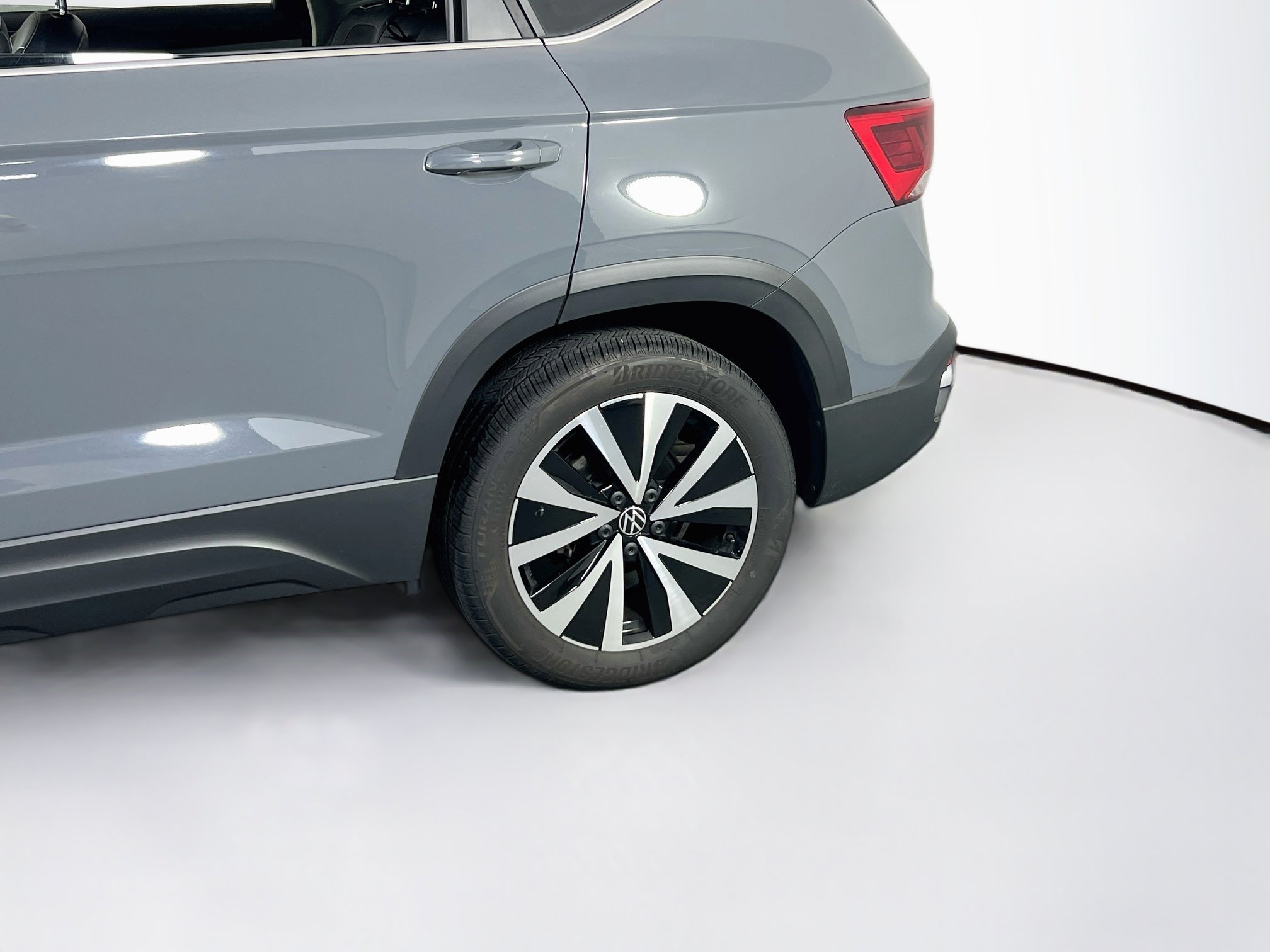 Used 2023 Volkswagen Taos SE AWD/4WD image 30