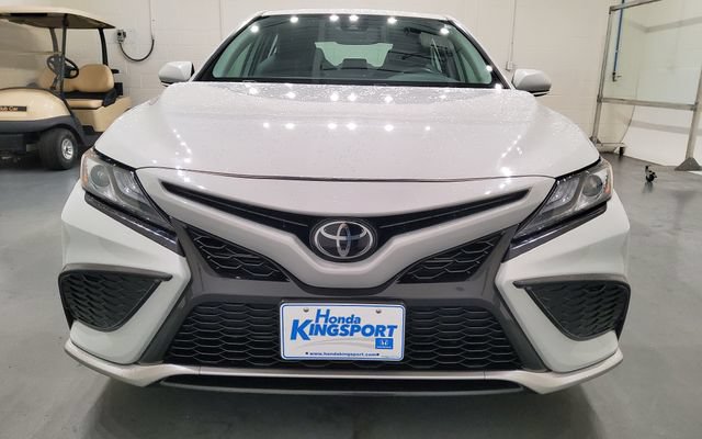 Used 2024 Toyota Camry XSE FWD image 2