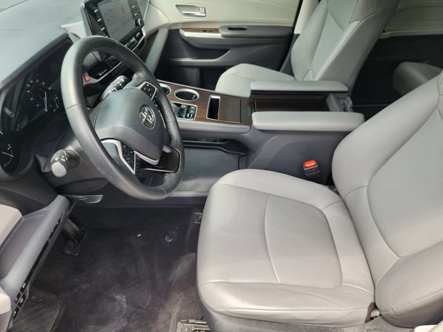 Used 2022 Toyota Sienna XLE FWD image 14