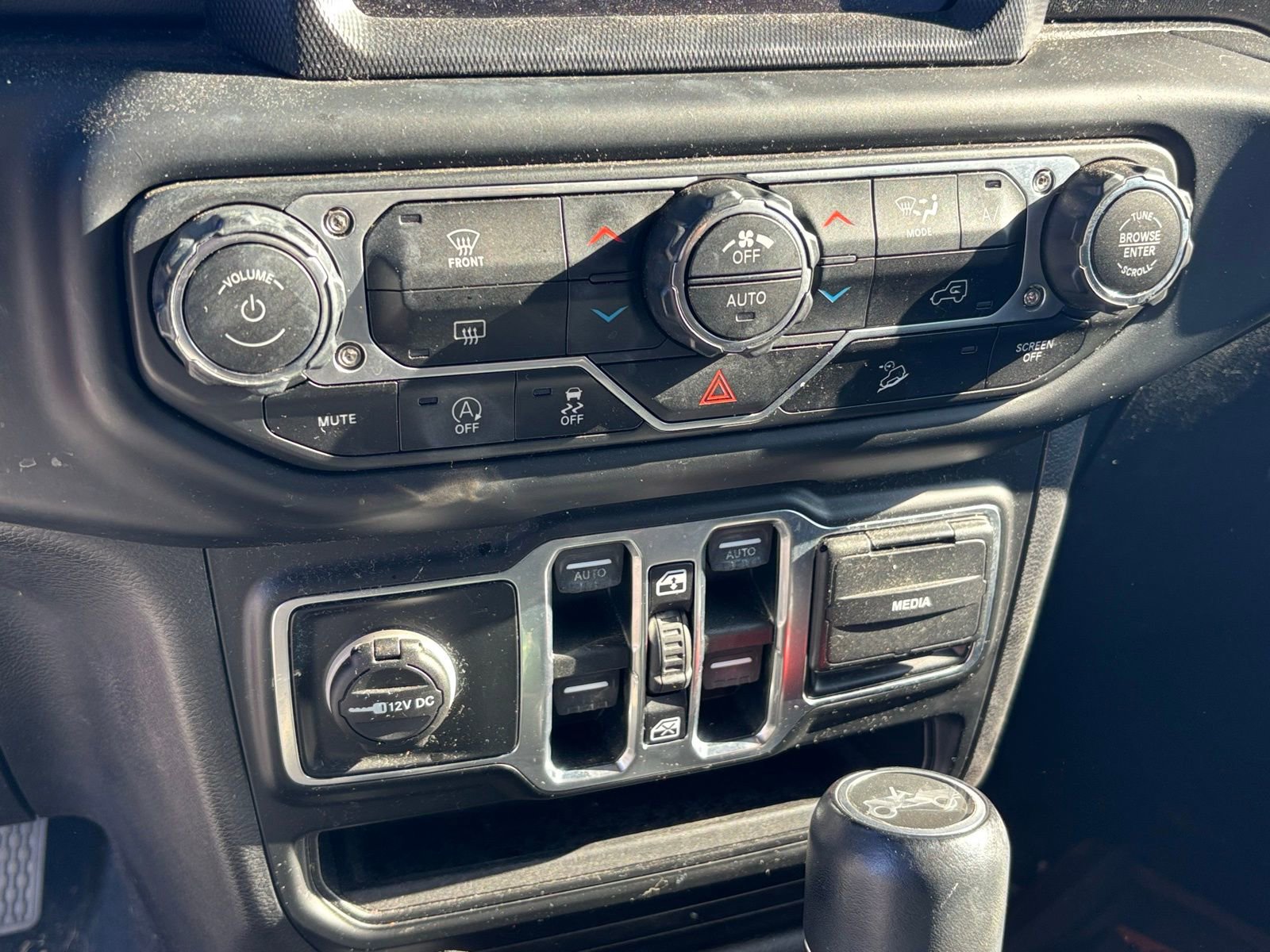 Used 2018 Jeep Wrangler Unlimited Sahara image 8