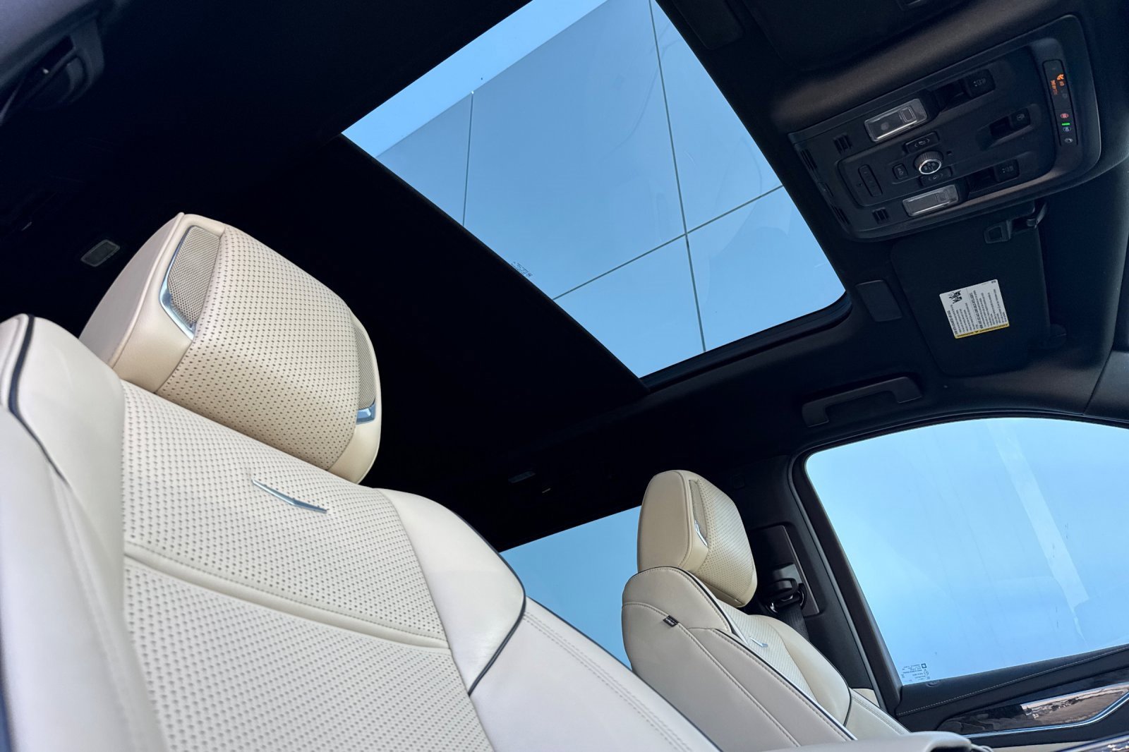 Used 2023 Cadillac Escalade ESV Premium Luxury image 18