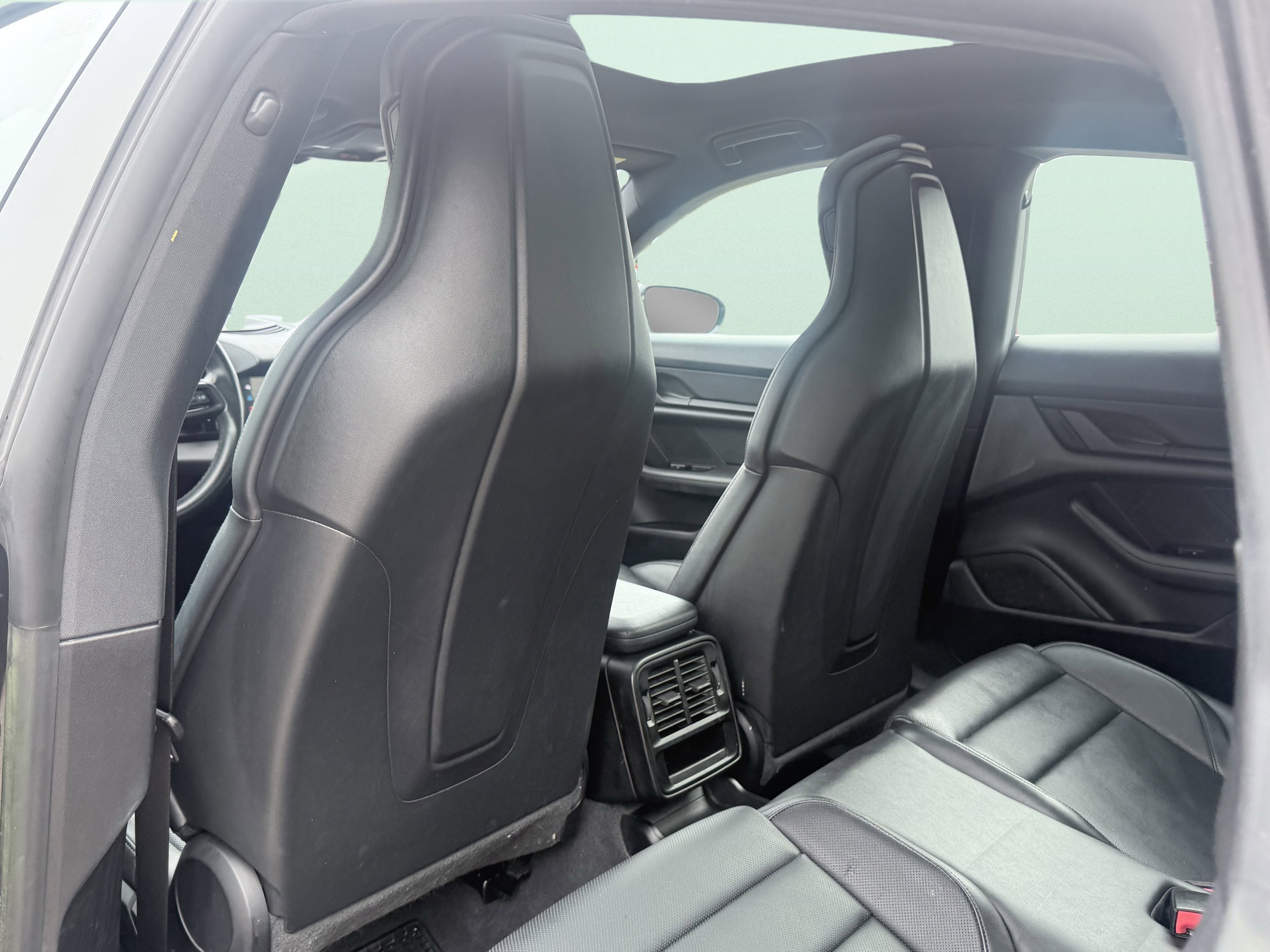 Used 2023 Porsche Taycan image 16