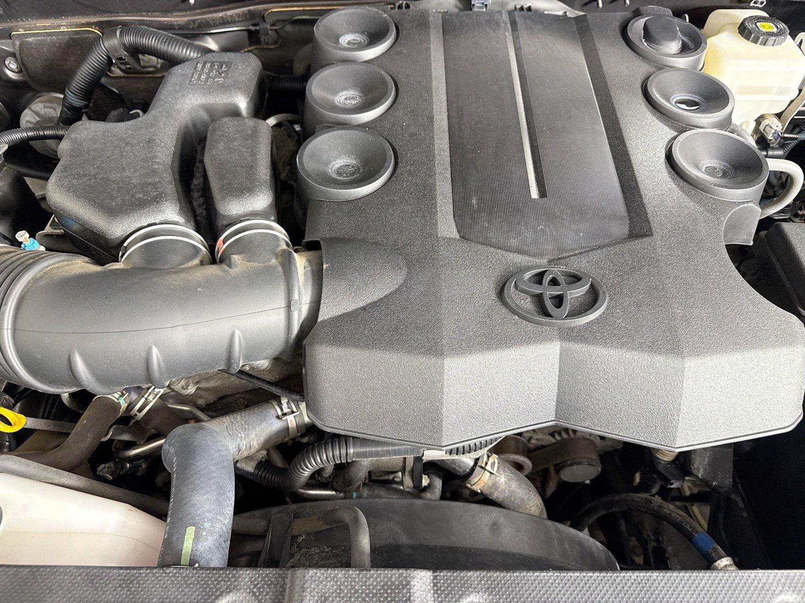 Used 2017 Toyota 4Runner SR5 AWD/4WD image 40