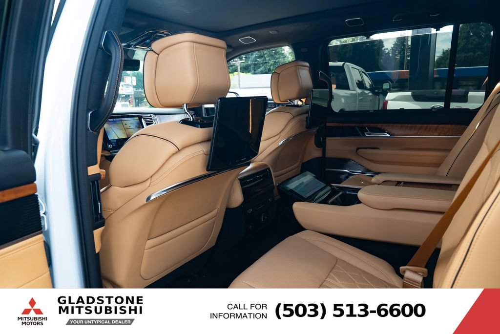 Used 2022 Jeep Grand Wagoneer Series III w/ Rear Seat Video Group 1 AWD/4WD image 25