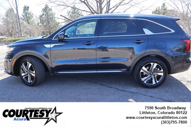 Used 2023 Kia Sorento EX w/ Panoramic Sunroof Package image 3