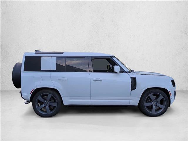 Used 2025 Land Rover Defender 110 V8 AWD/4WD image 4
