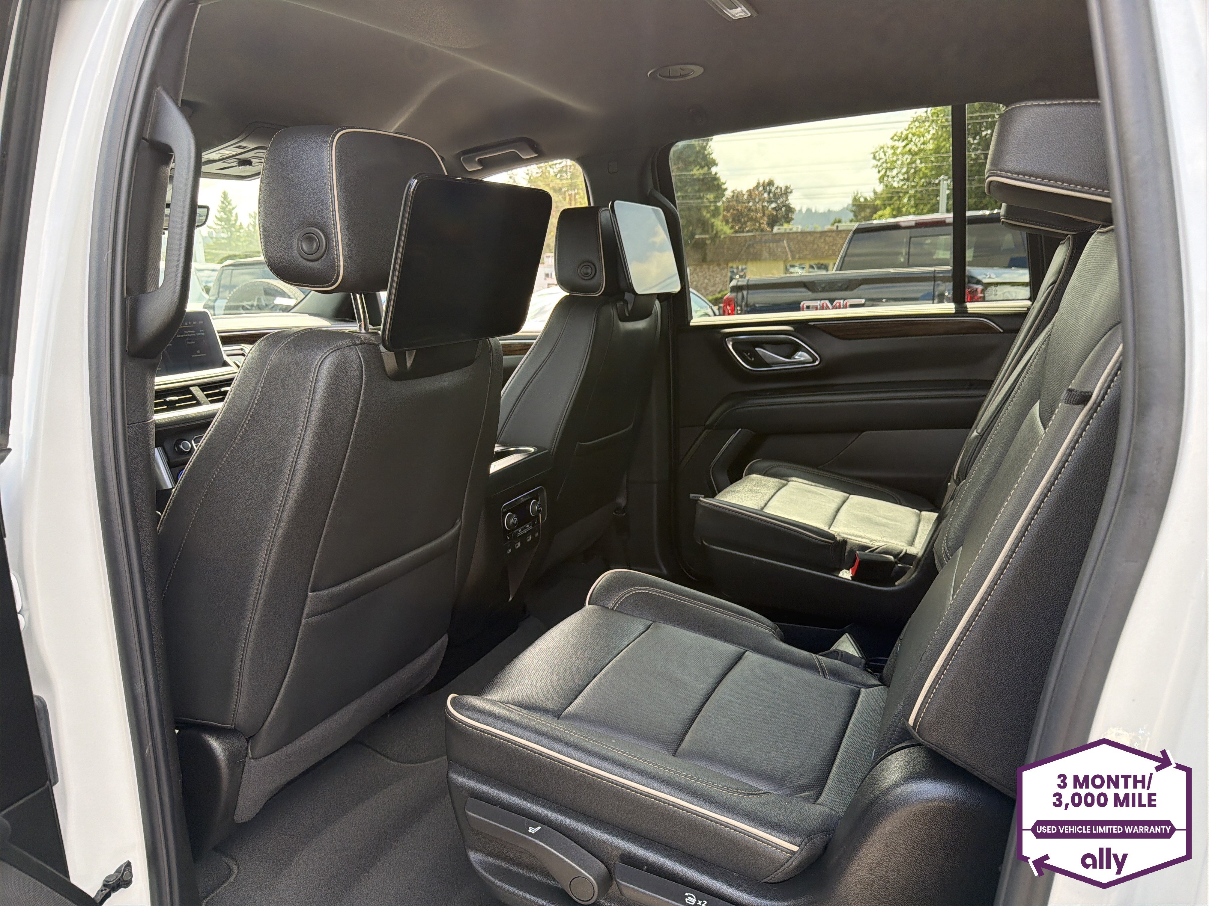 Used 2024 Chevrolet Suburban Premier AWD/4WD image 11