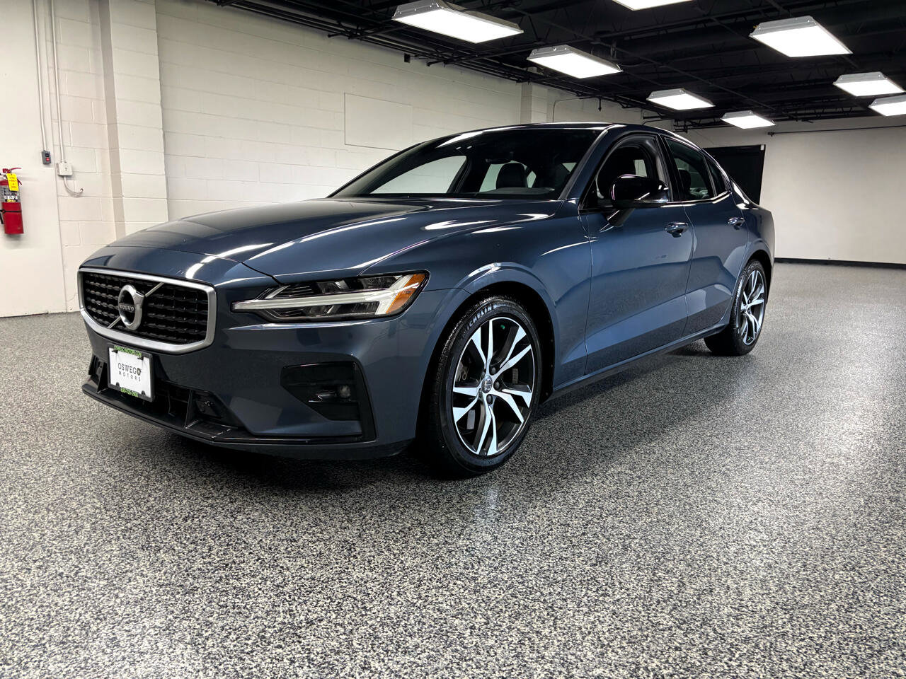 Used 2019 Volvo S60 T6 R-Design image 8