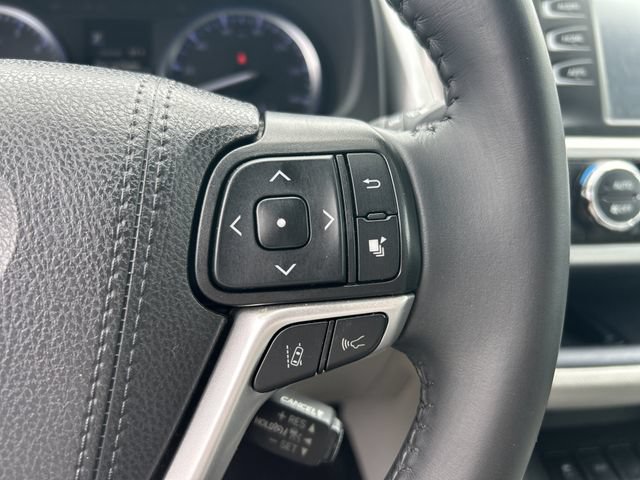 Used 2019 Toyota Highlander XLE FWD image 21