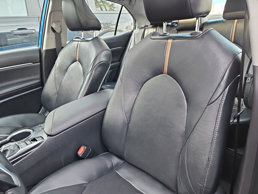 Used 2020 Toyota Camry XLE image 25