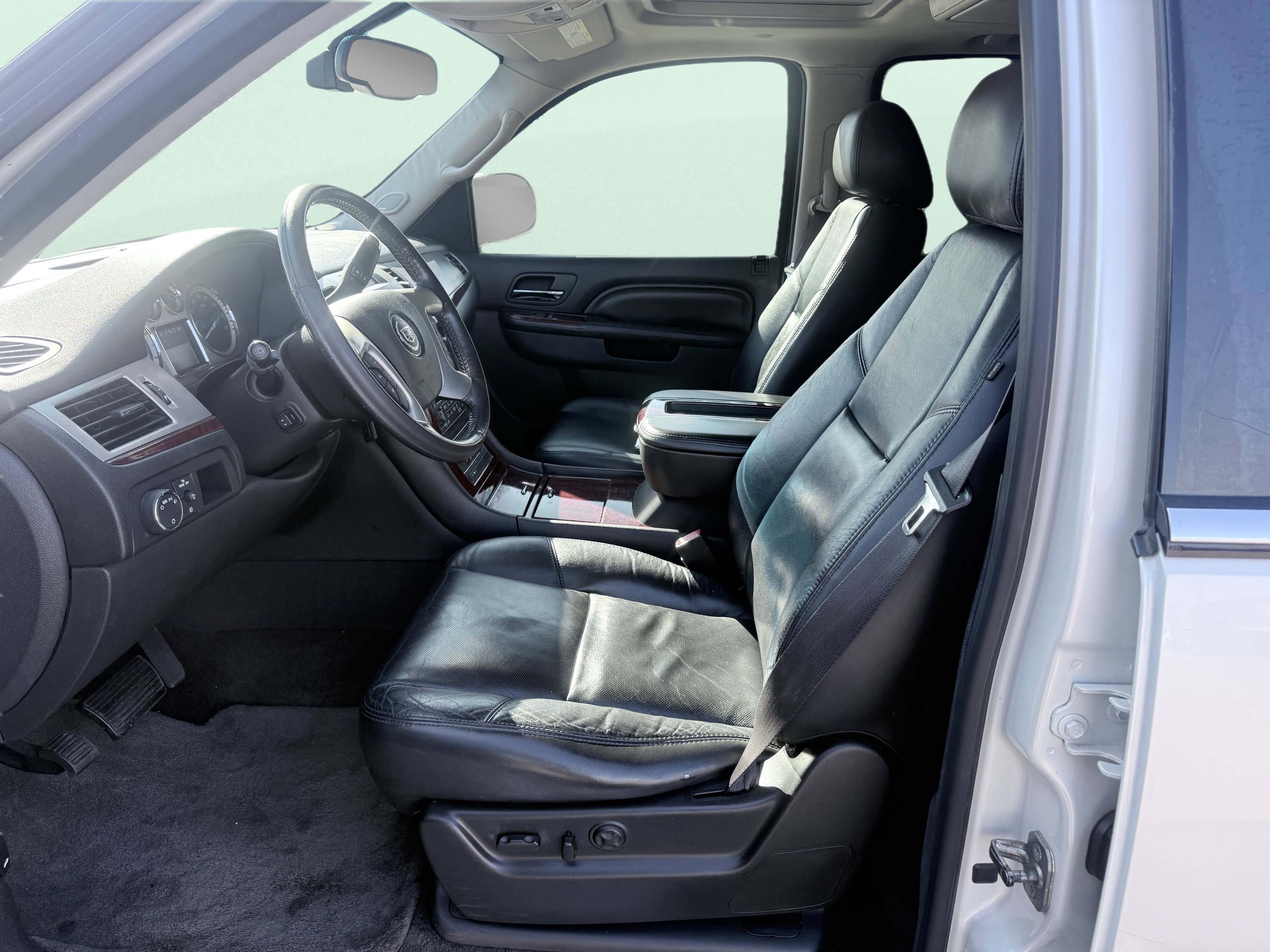 Used 2012 Cadillac Escalade Luxury RWD image 21