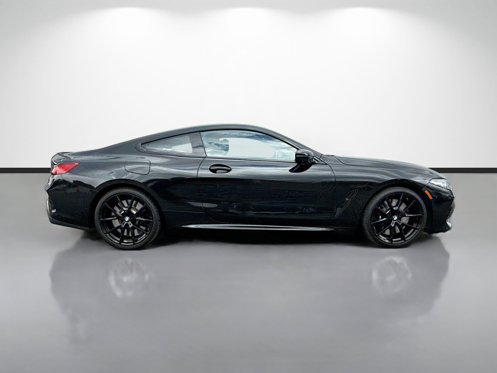 Used 2023 BMW M850i xDrive Coupe AWD/4WD image 2