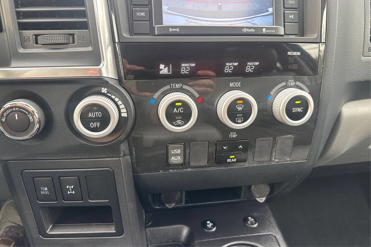 Used 2019 Toyota Sequoia SR5 AWD/4WD image 32