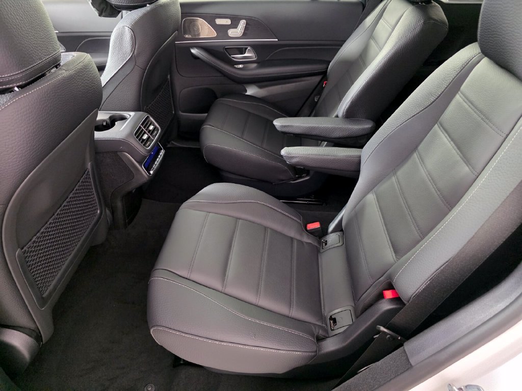 New 2026 Mercedes-Benz GLS 450 4MATIC image 11