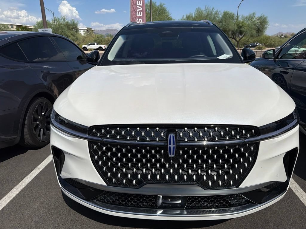 Used 2025 Lincoln Nautilus Reserve AWD/4WD image 3