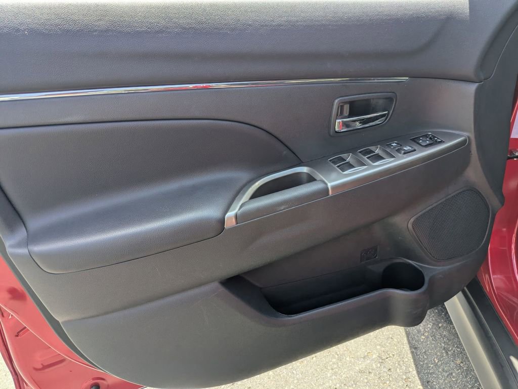 Used 2025 Mitsubishi Outlander Sport SE AWD/4WD image 15