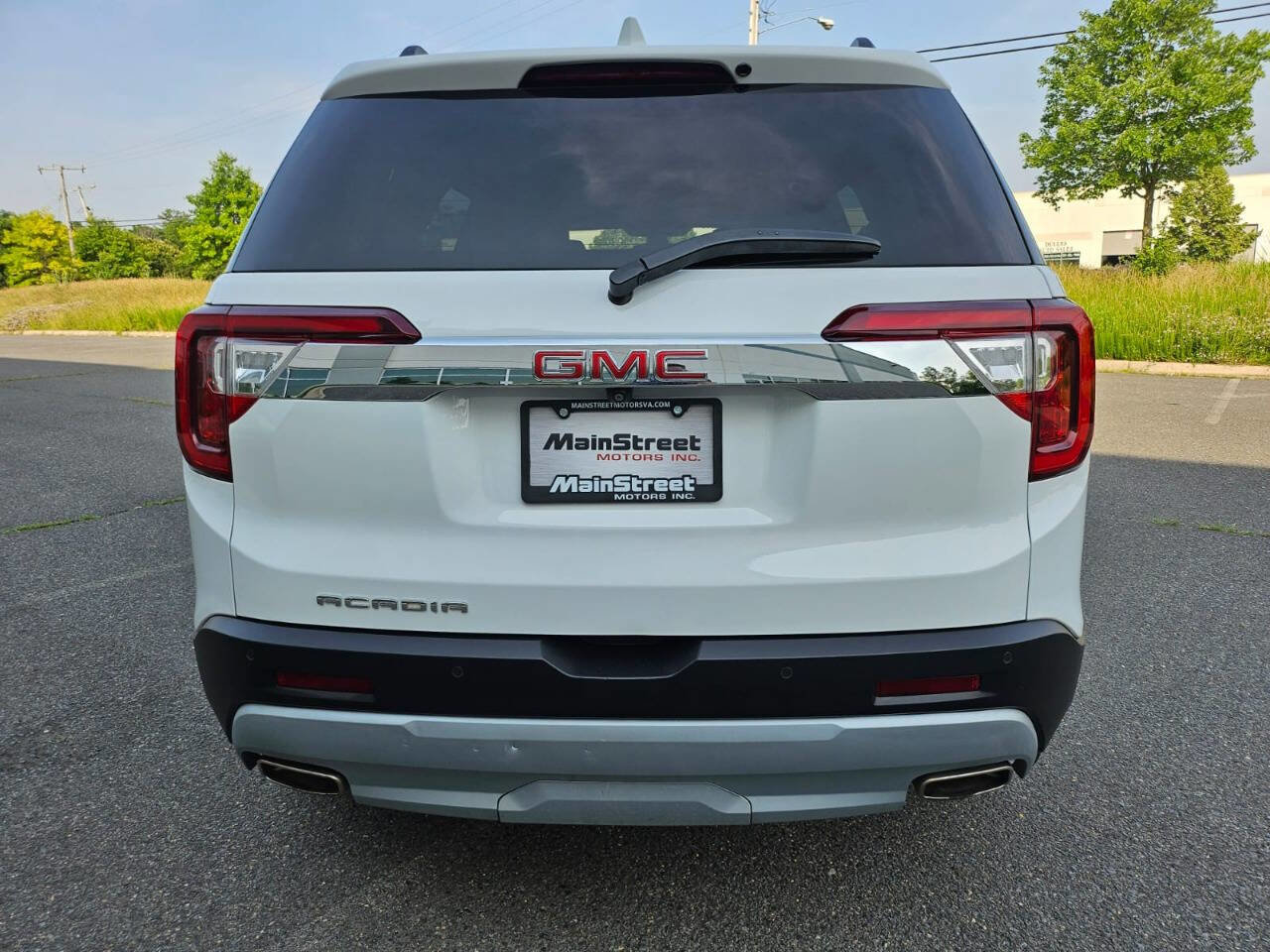 Used 2022 GMC Acadia SLT w/ LPO, Floor Liner Package image 4