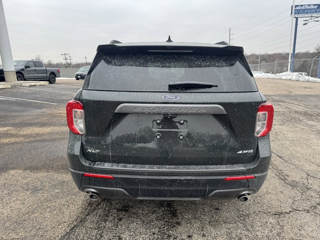 Used 2024 Ford Explorer XLT w/ Equipment Group 202A image 6