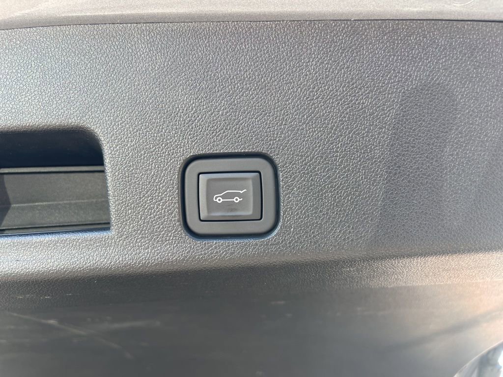 Used 2025 GMC Acadia Elevation image 32