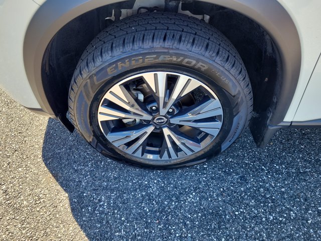 Used 2023 Nissan Rogue SV w/ SV Premium B Package FWD image 5