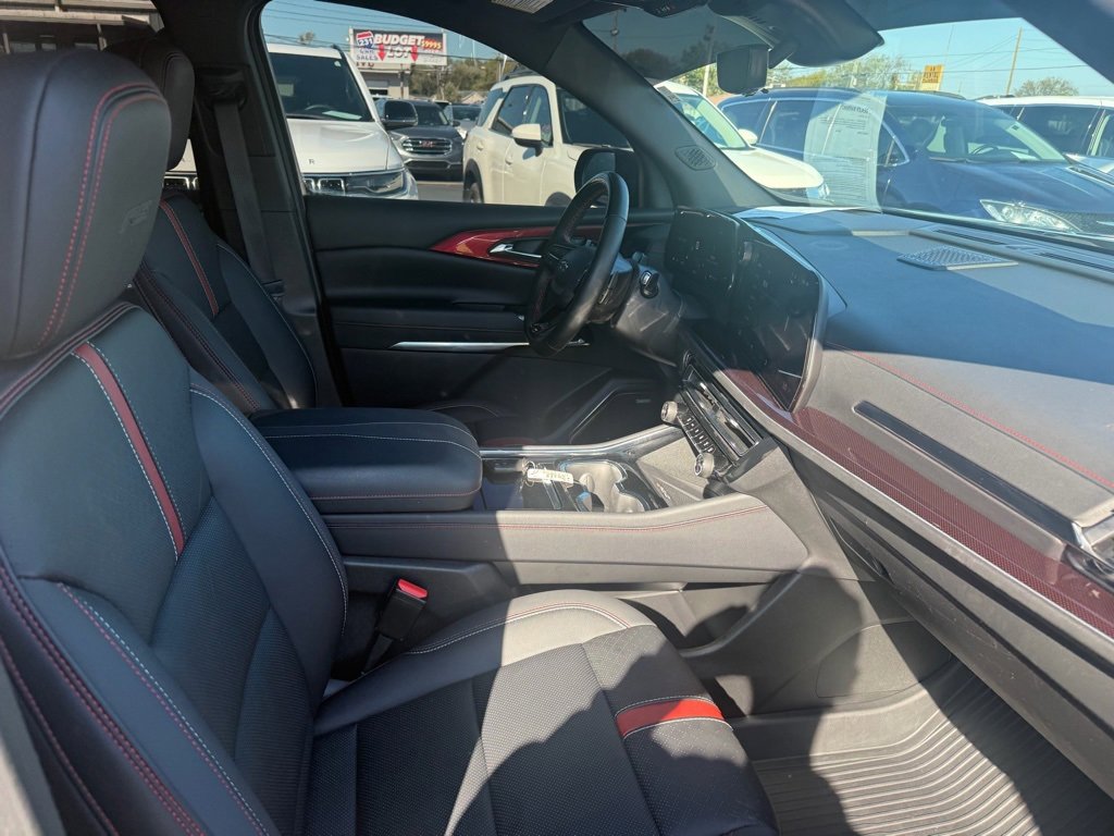 Used 2025 Chevrolet Traverse RS w/ LPO, Floor Liner Package image 16