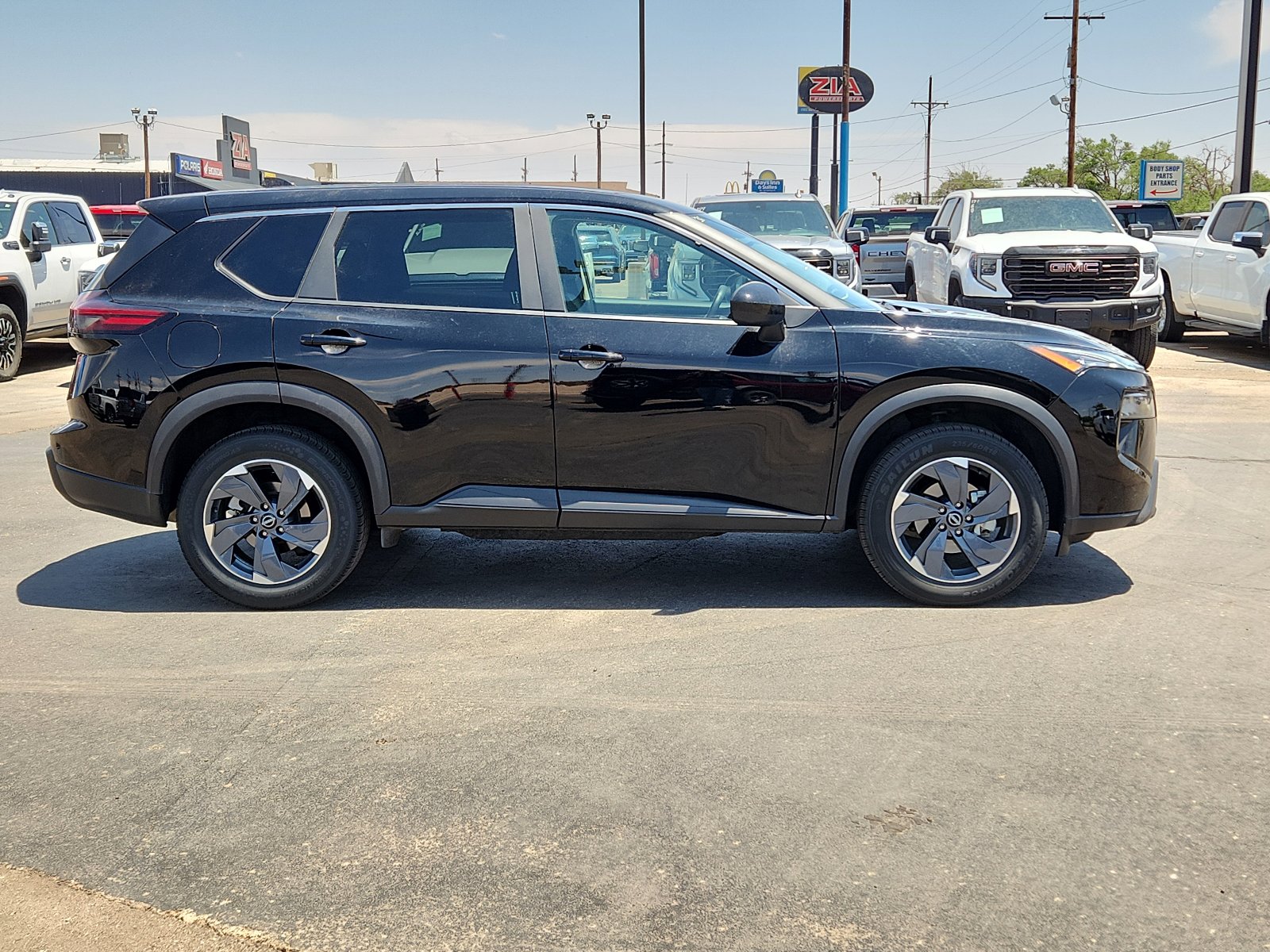 Used 2025 Nissan Rogue SV FWD image 5