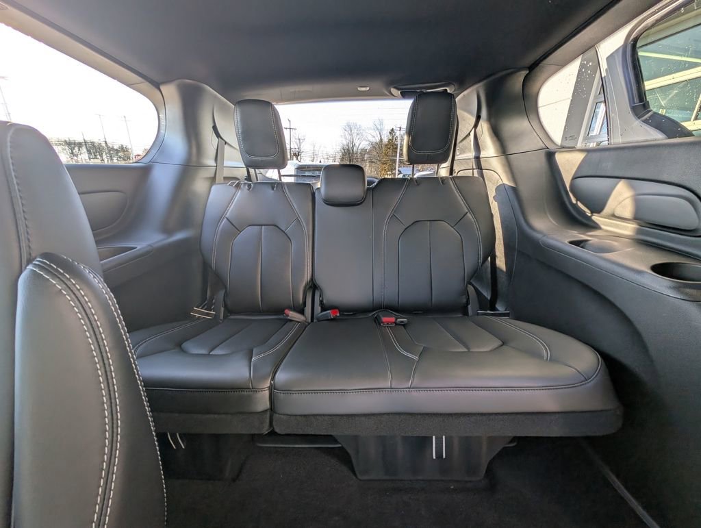 New 2026 Chrysler Pacifica Select image 16