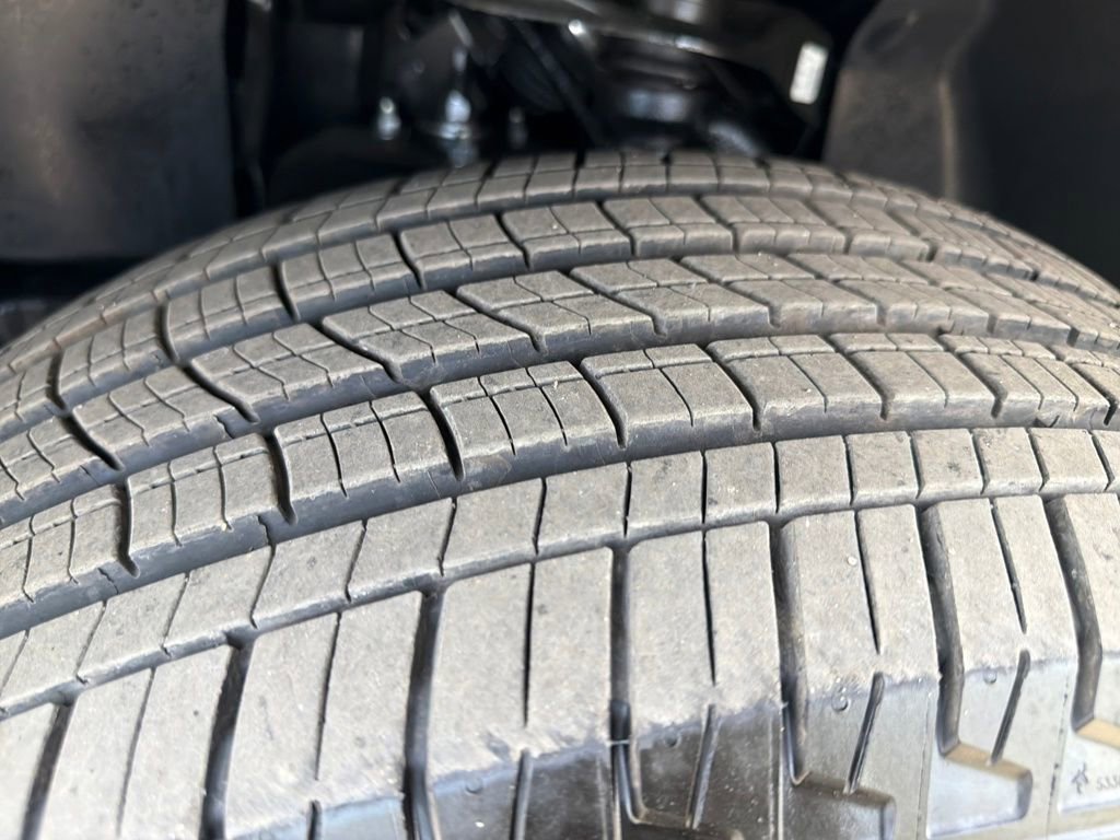 Used 2025 Nissan Frontier SV image 31