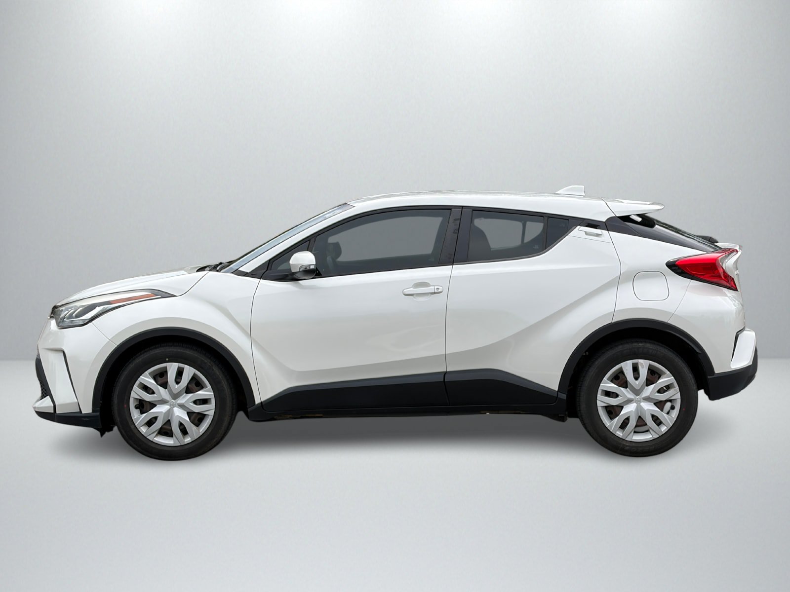 Used 2020 Toyota C-HR LE FWD image 2