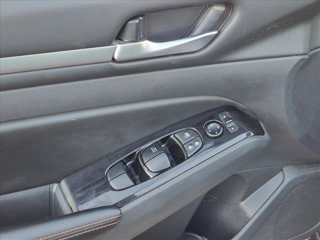Used 2024 Nissan Altima 2.5 SR FWD image 11