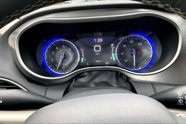 Used 2023 Chrysler Pacifica Touring-L image 13