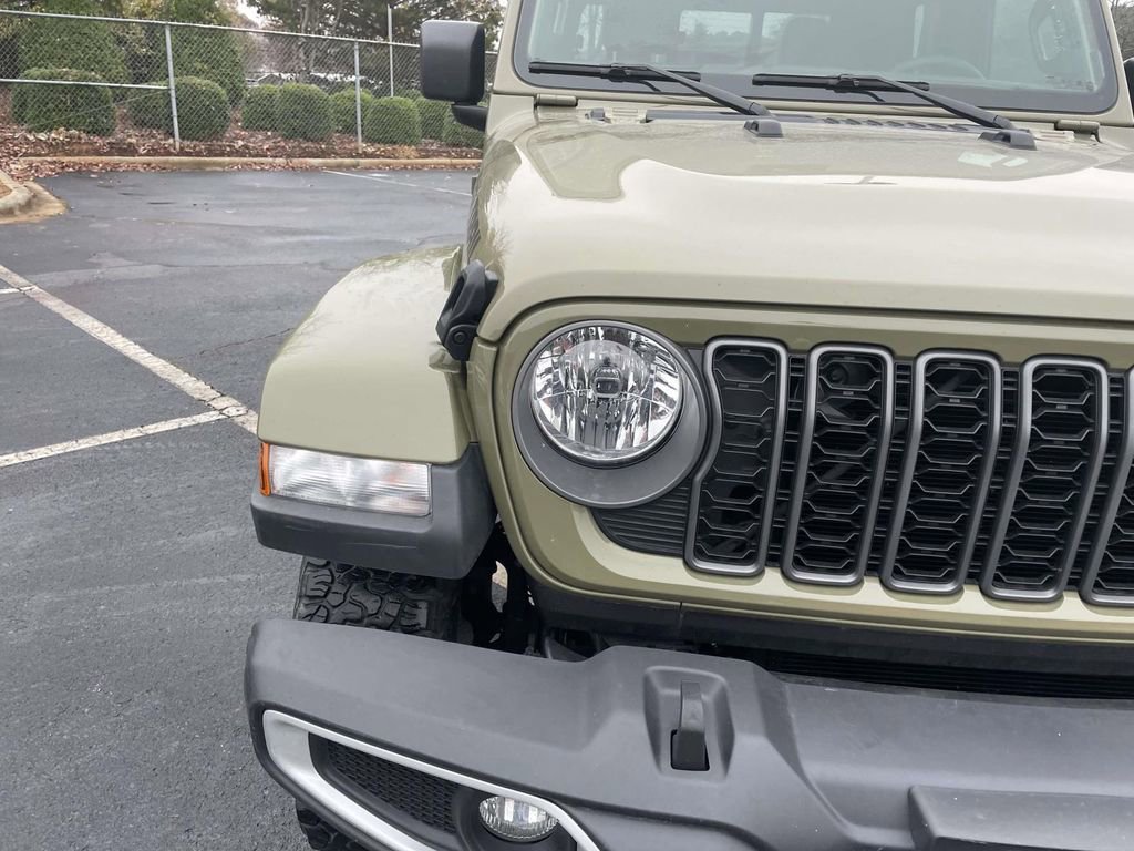 Used 2025 Jeep Gladiator Sport image 17