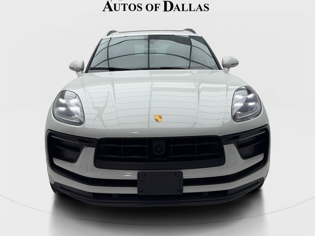 Used 2023 Porsche Macan AWD/4WD image 3