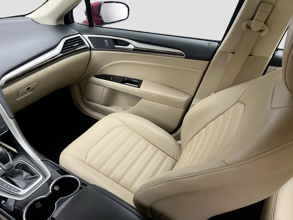 Used 2015 Ford Fusion SE w/ Equipment Group 202A image 19