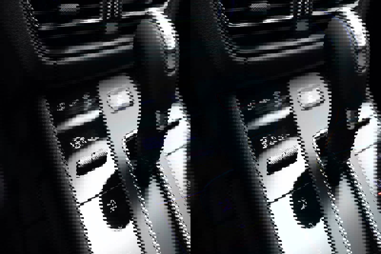 Certified 2025 Porsche Macan AWD/4WD image 22