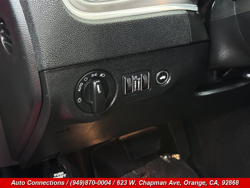 Used 2022 Dodge Charger SXT RWD image 19