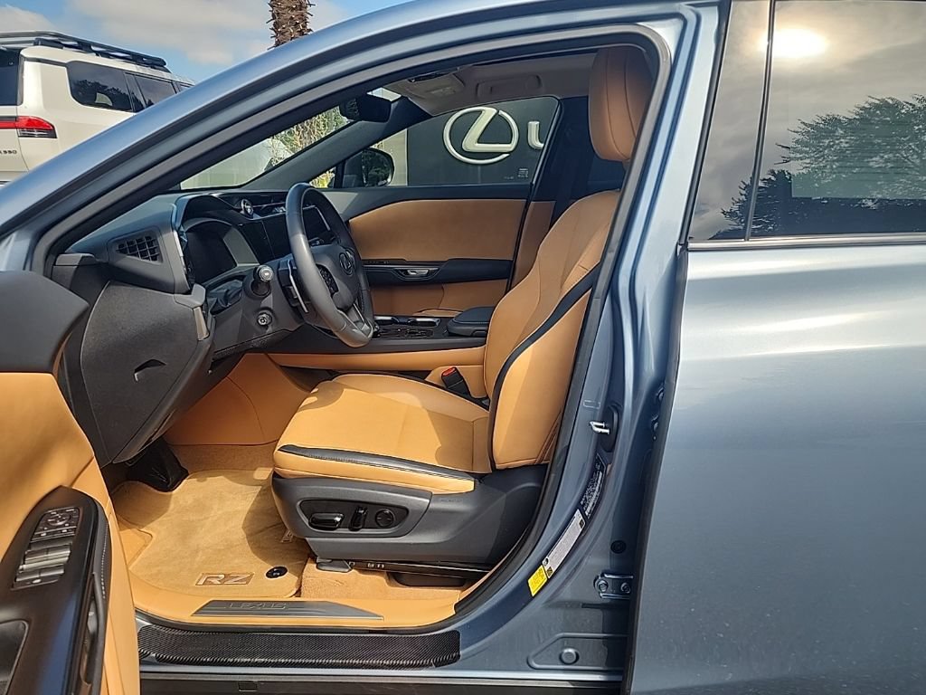 Certified 2023 Lexus RZ 450e Premium w/ Technology Package AWD/4WD image 8