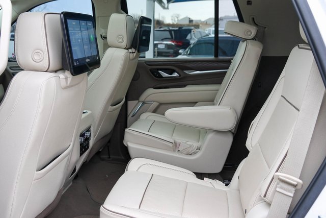Used 2021 GMC Yukon Denali w/ Denali Premium Package image 19
