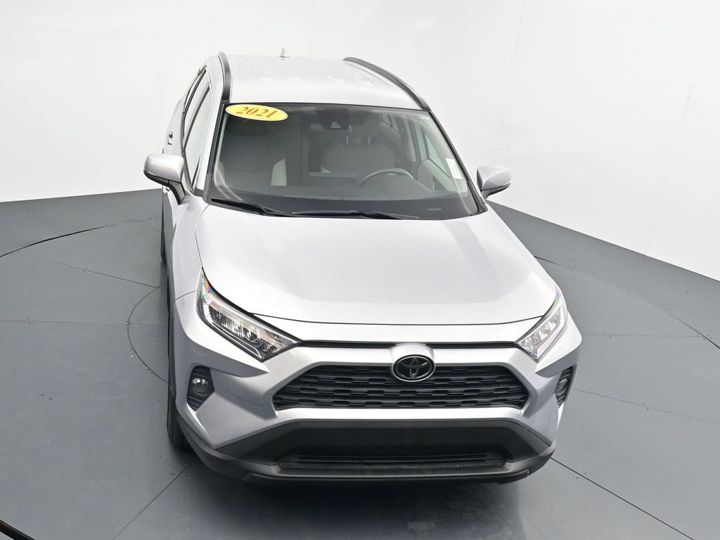 Used 2021 Toyota RAV4 XLE AWD/4WD image 28