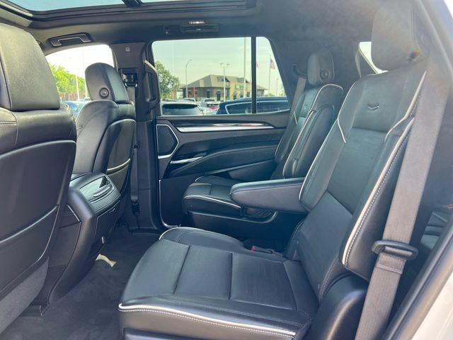 Certified 2025 Cadillac Escalade Premium Luxury AWD/4WD image 16