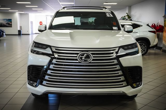 Used 2024 Lexus LX 600 4WD w/ Luxury Package image 4