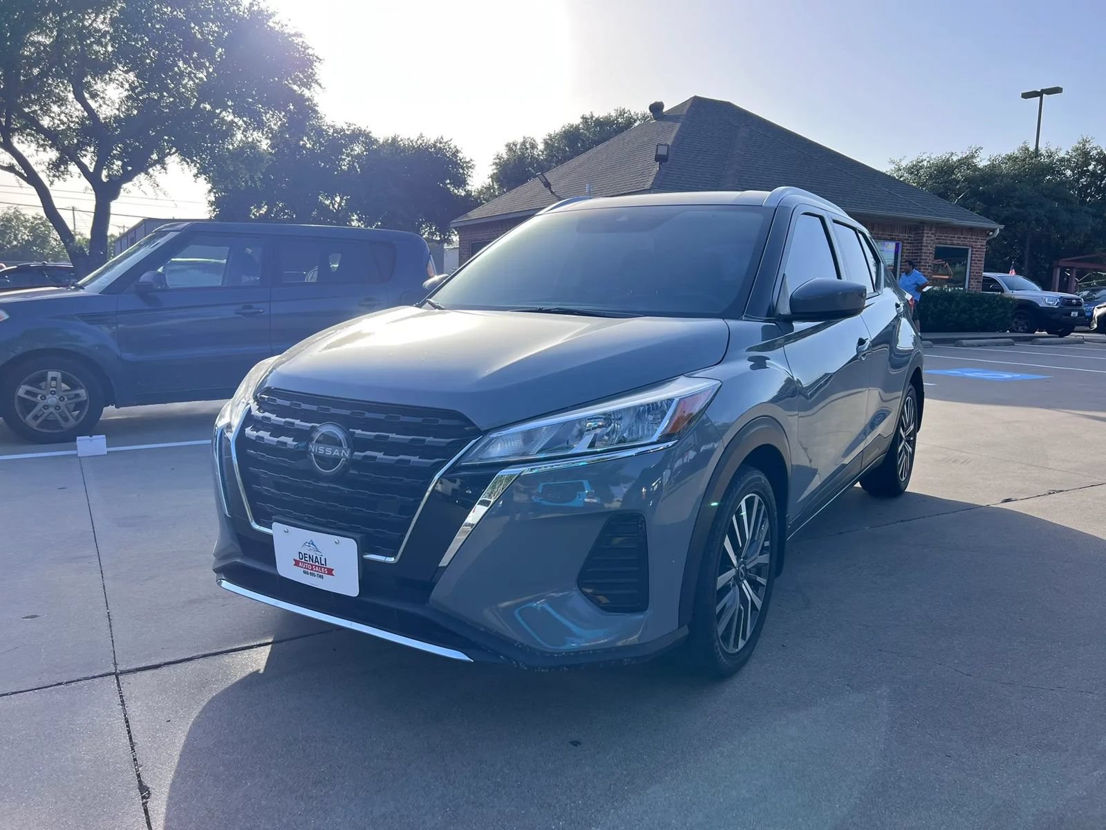 Used 2023 Nissan Kicks SV FWD image 3