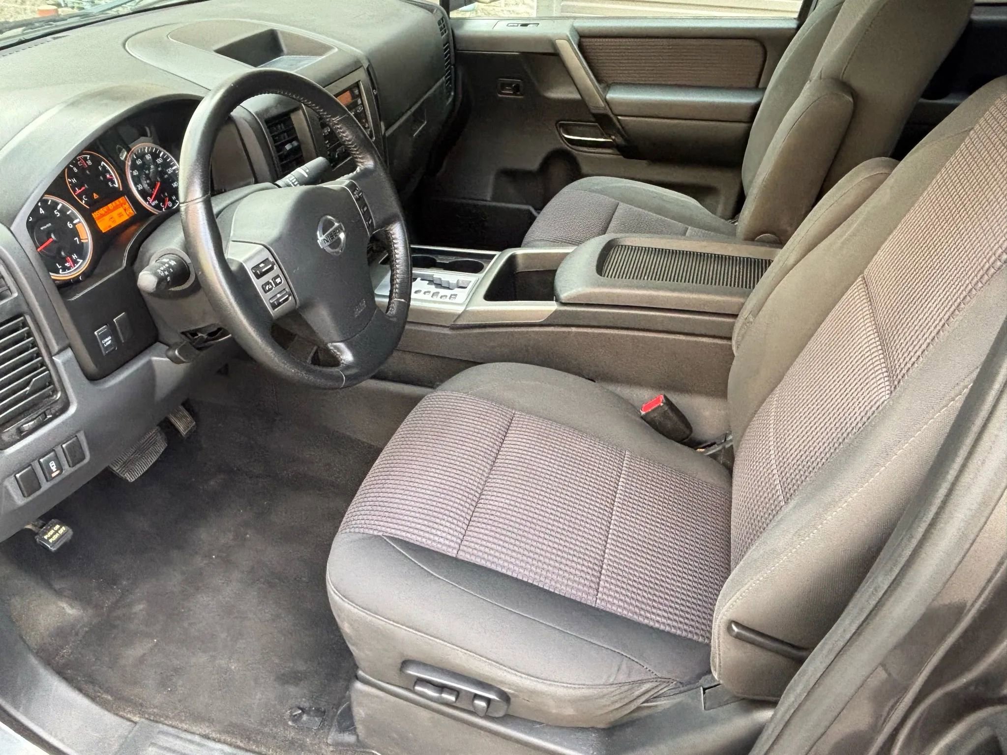 Used 2011 Nissan Titan SV w/ SV Value Truck Pkg image 15